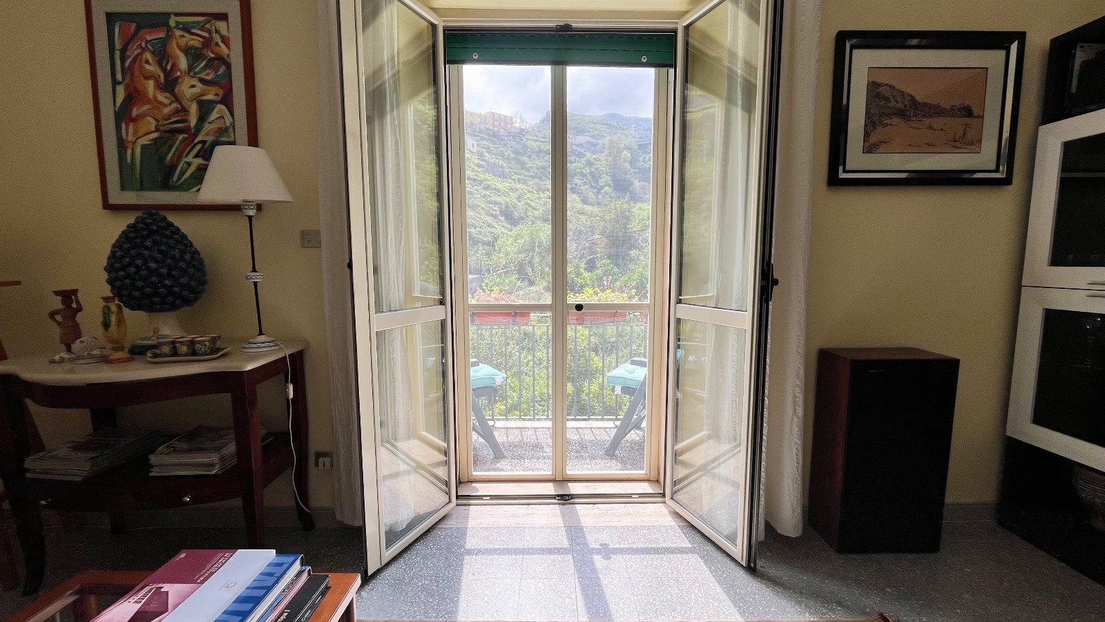 Apartment just a stone's throw from the sea