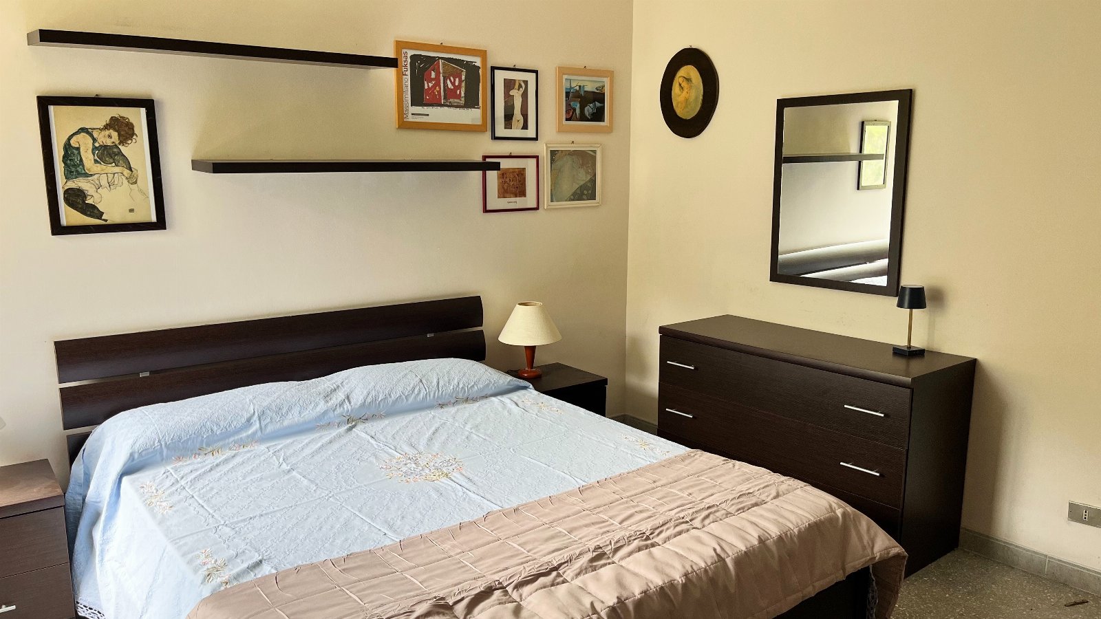 Apartment just a stone's throw from the sea