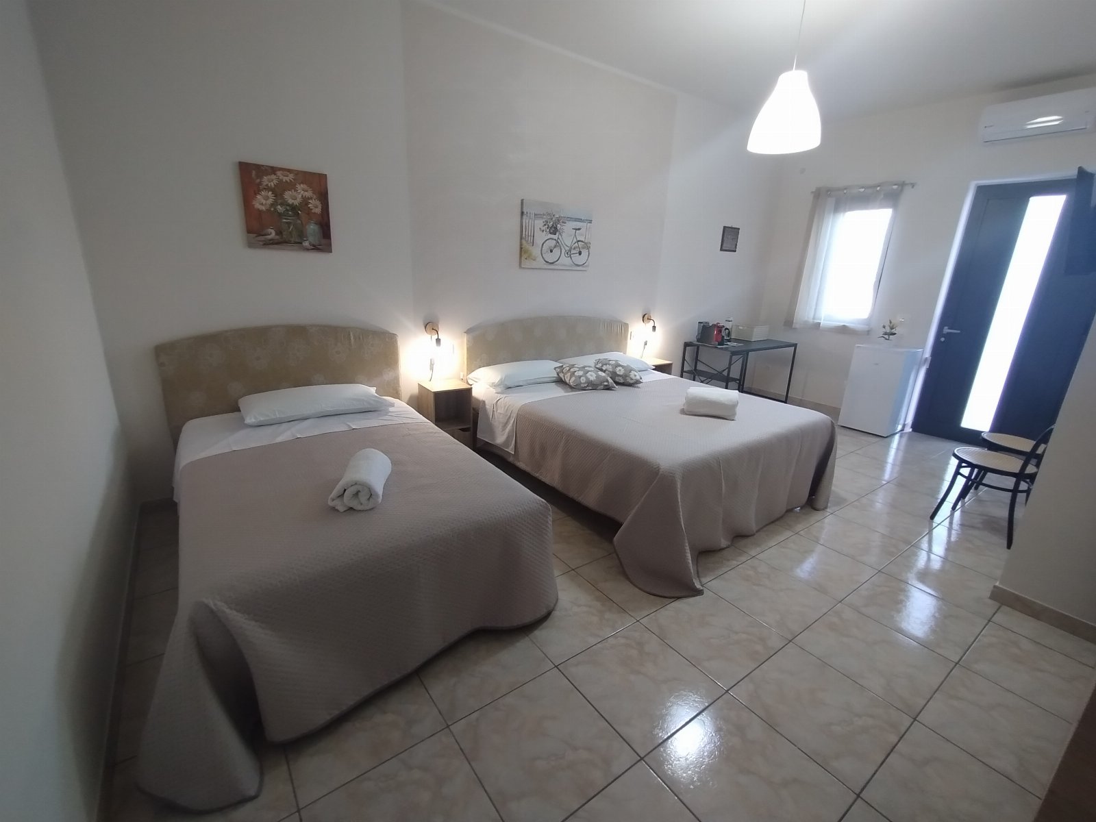 MareSila  B&B Stanze di nuova costruzione, spaziose arredate, con TV led, frigorifero macchina da caffè, bollitore, cambio biancheria, climatizzatore