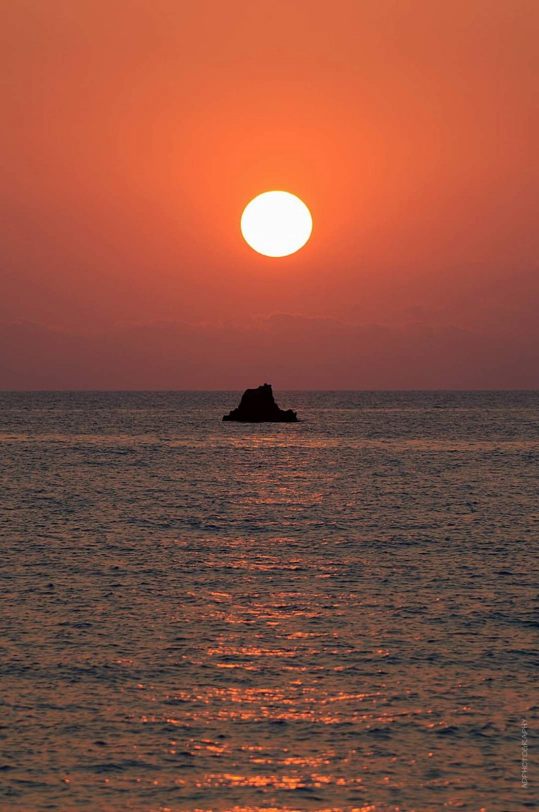 Appartement deux pièces pour 2 personnes avec cuisine et vue mer. Plage privée. Yoga au coucher du soleil.