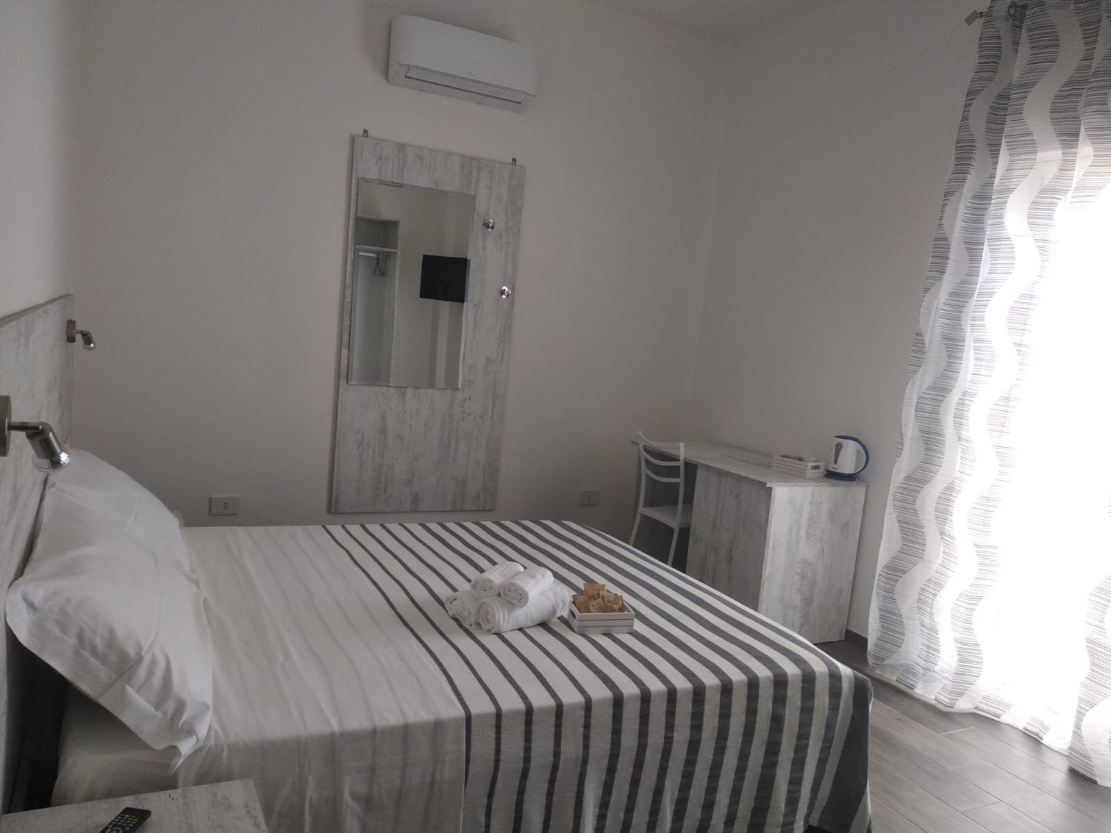 Stanza Vista Mare b&b a Pizzo sopra la Chiesa di Piedigrotta