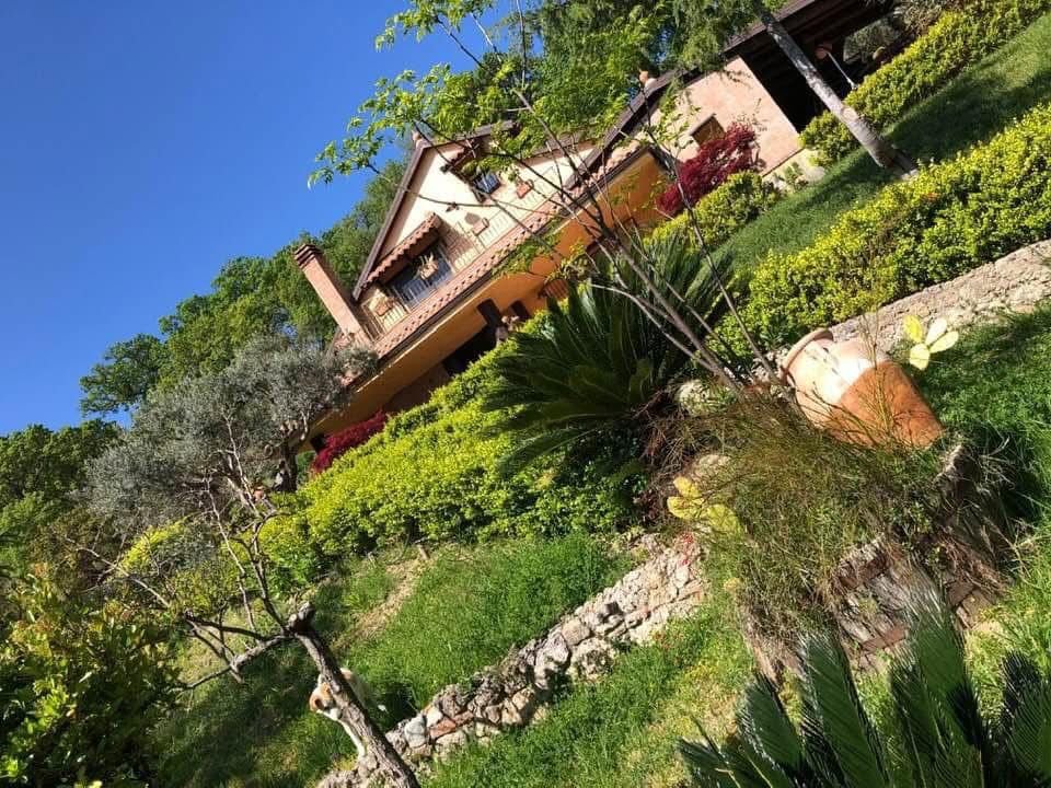 Villa mit Anwesen in den Hügeln von Siderno Superiore – zwischen Meer, Natur und Entspannung