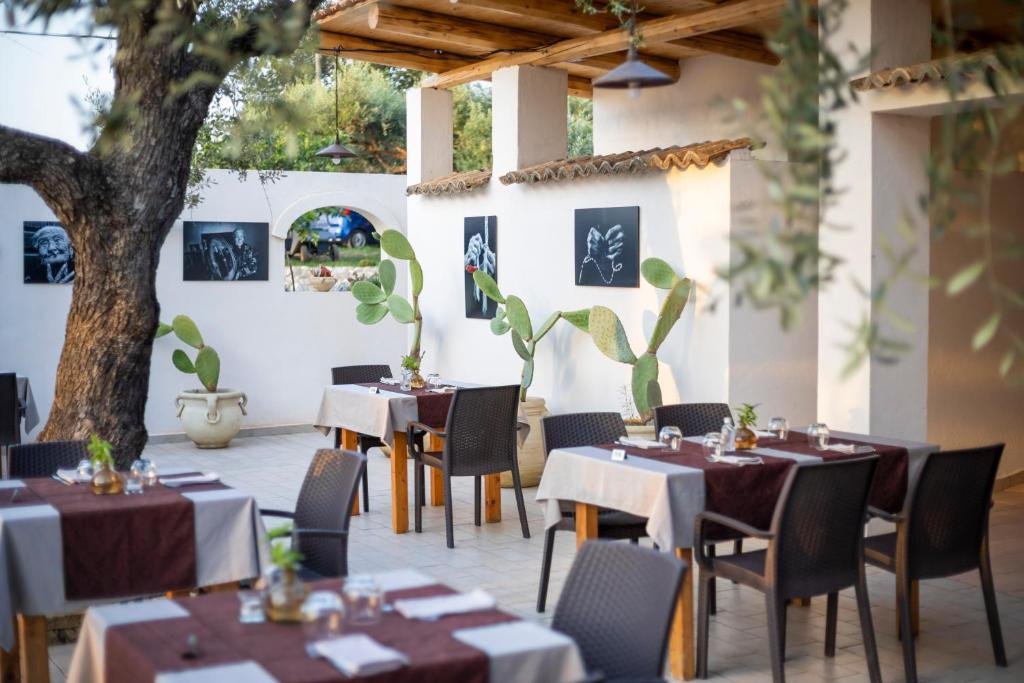 Appartement deux pièces pour 2 personnes avec cuisine et vue mer. Plage privée. Yoga au coucher du soleil.