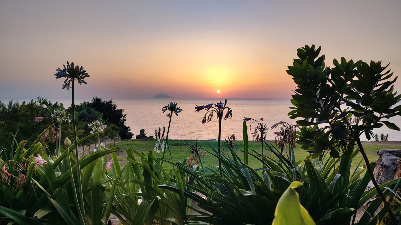 Capo Vaticano: Appartamenti Trilocale 3 posti con cucina vista mare. Spiaggia privata. Sunset Yoga